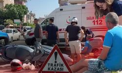 Antalya'da kamyonet ile motosiklet çarpıştı: Sürücü hastaneye kaldırıldı