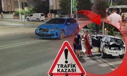 Antalya'da kontrolsüz kavşakta kaza: İki otomobil çarpıştı
