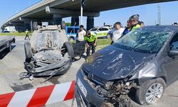 Antalya’da devrilen otomobilin sürücüsü kazayı ucuz atlattı!