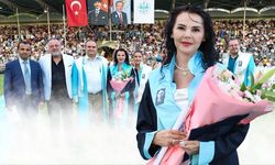 ALKÜ'de mucize mezuniyet: 50 yaşındaki annenin mezun olduğu gün kızı kanseri yendi
