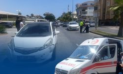 Antalya'da kavşak kazası! Otomobiller çarpıştı, iki yaralı