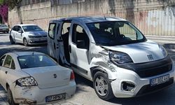 Antalya'da park halindeki araca çarptı!