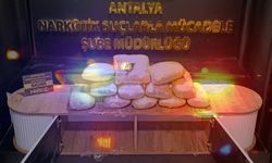 Antalya'da TV ünitesine gizlenen 7 kilo uyuşturucu ele geçirildi!