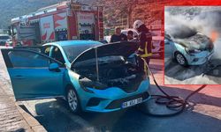 Antalya'da seyir halindeki otomobil alevlere teslim oldu!