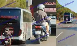 Antalya tehlikeli yolculuk! Otobüse tutunan motosikletli korkuttu!