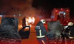 Antalya'da seyir halindeki otomobil alev topuna döndü!