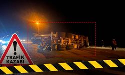 Antalya'da virajı alamayan beton mikseri devrildi: Sürücü yaralandı