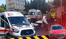 Antalya'da motosiklet ile otomobil çarpıştı: 2 kişi yaralandı