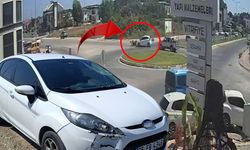 Antalya'da motosiklet ile otomobil çarpıştı: Sürücü aracın camını yumrukladı!