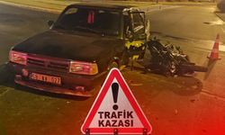 Antalya'da kavşakta motosiklet ile otomobil çarpıştı: 2 yaralı