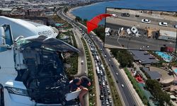 Antalya'da 2 araç feci çarpıştı! Trafik öyle bir kilitlendi ki...