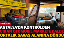 Antalya'da kontrolden çıkan otomobil markete daldı: Ortalık savaş alanına döndü