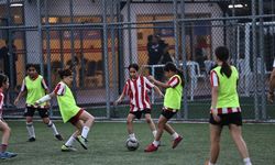 Büyükşehir Futbol Akademisi yaz döneminde gençleri eğitiyor