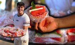 Antalya'da seyyar esnaftan sıcakta serinleten 'karpuz sandviç'