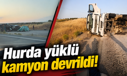 Antalya'da hurda yüklü kamyon devrildi!