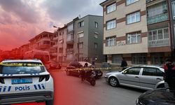 Üvey annesi ve kız kardeşinin boğazını kesti!