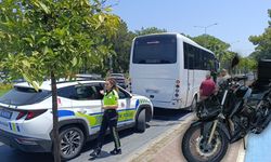 Antalya'da motosiklet otel servisine çarptı: 1 yaralı!