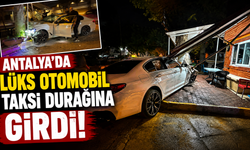 Antalya’da lüks otomobil taksi durağına daldı!