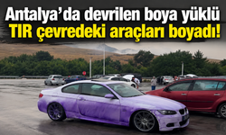 Antalya'da devrilen boya yüklü TIR çevredeki araçları boyadı!