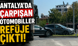 Antalya'da çarpışan otomobiller refüje çıktı!