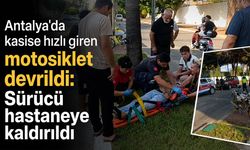 Antalya'da kasise hızlı giren motosiklet devrildi: Sürücü hastaneye kaldırıldı