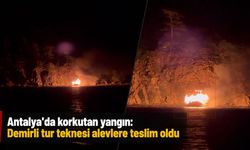 Antalya'da korkutan yangın: Demirli tur teknesi alevlere teslim oldu