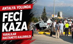 Antalya yolunda TIR ile otomobil çarpıştı: 4 yaralı