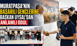 Muratpaşa'nın başarılı gençlerine başkan Uysal'dan anlamlı ödül