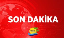 Manavgat’ta tur minibüsü motosikletle çarpıştı: 1 ağır yaralı!