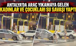 Antalya'da araç yıkamaya gelen kadınlar ve çocukları su savaşı yaptı