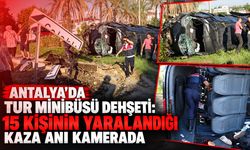 Antalya'da tur minibüsü dehşeti: 15 kişinin yaralandığı kaza anı kamerada
