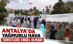 Antalya’da yağmurlu hava turistlere engel olmadı