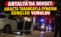 Antalya'da dehşet: Araçta tabancayla oynayan gençler vuruldu