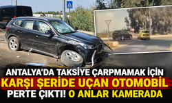 Antalya'da taksiye çarpmamak için karşı yola uçan otomobil perte çıktı! O anlar kamerada