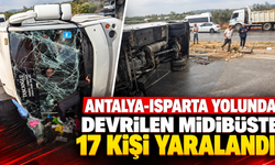 Antalya-Isparta yolunda devrilen midibüste 17 kişi yaralandı!