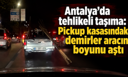 Antalya'da tehlikeli taşıma: Pickup kasasındaki demirler aracın boyunu aştı