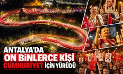 Antalya’da on binlerce kişi Cumhuriyet için yürüdü