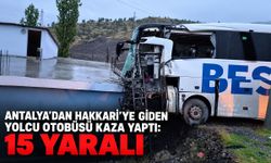 Antalya’dan Hakkari’ye giden yolcu otobüsü kaza yaptı: 15 yaralı