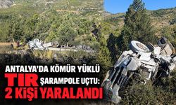 Antalya’da kömür yüklü TIR şarampole uçtu: 2 kişi yaralandı