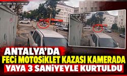 Antalya’da feci motosiklet kazası kamerada: Yaya 3 saniyeyle kurtuldu
