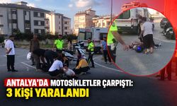 Antalya'da iki motosiklet çarpıştı: 3 kişi yaralandı