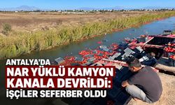 Antalya'da nar yüklü kamyon kanala devrildi: İşçiler seferber oldu