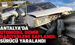 Antalya’da otomobil demir bariyerlere saplandı: Sürücü yaralandı