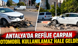Antalya’da refüje çarpan otomobil kullanılamaz hale geldi!