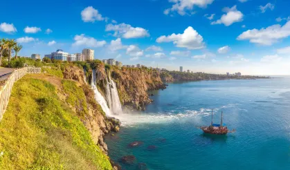 Antalya’da 11 Mart’ta Bahar Havası Devam Ediyor: Sıcaklık 23 Dereceye Yaklaşıyor