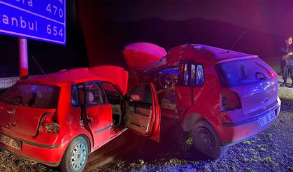 Burdur'da feci kaza: Levhaya çarpan sürücü yaralandı