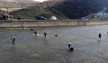 Afyonkarahisar Sandıklı İlçesinde Baraj Kapaklarının Açılmasıyla Beraber Beklenmedik Bir Balık Hasadı Başladı