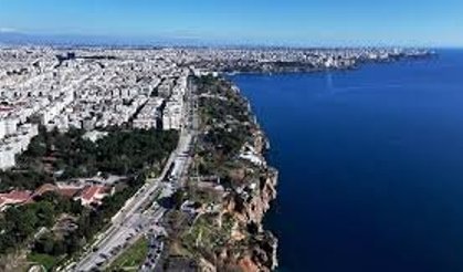 Antalya’da 22 Nisan’da Sıcaklık Zirvede: Güneşli Hava Etkisini Artırıyor!