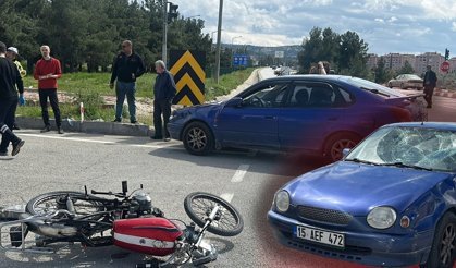 Burdur’da motosiklet ile otomobil kaza yaptı: 2 yaralı!