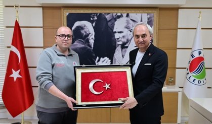 Kocagöz’den Bayrağa sahip çıkan personele anlamlı ödül